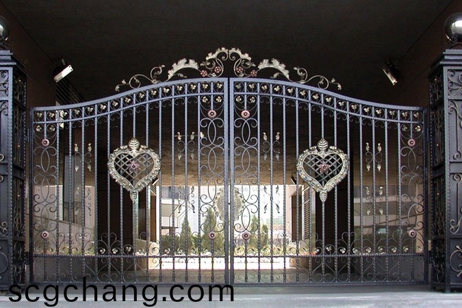 鐵藝大門(men)成爲綠色傢裝追(zhui)捧的新浪潮