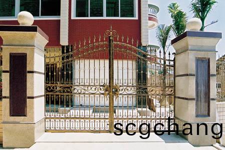  鐵藝(yi)大門製作