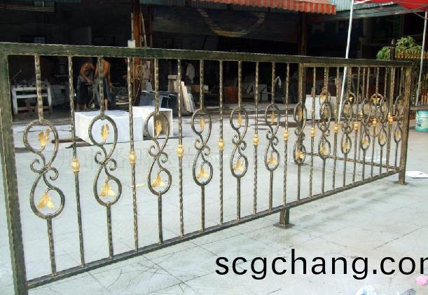  鐵藝護欄廠傢