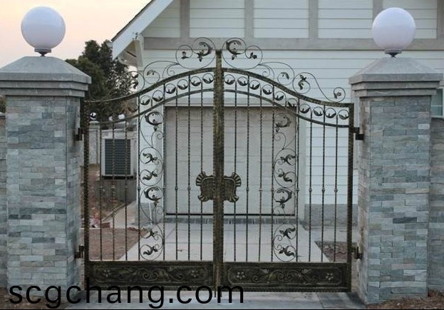鐵藝大門(men)廠(chang)傢安裝